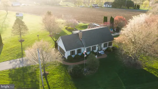 13729 Cross Roads Ave, FELTON, PA 17322