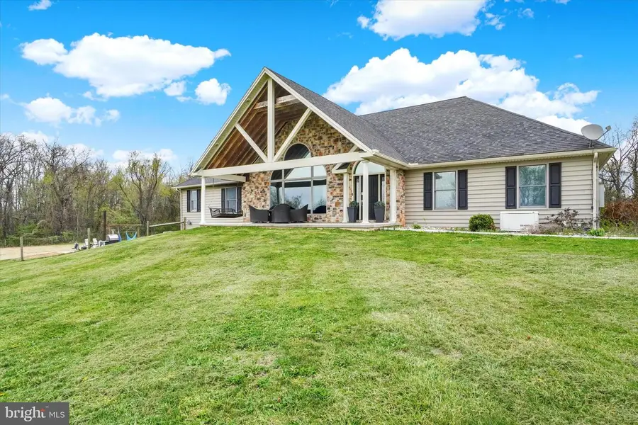 1685 Bahns Mill Rd, Windsor, PA 17366 - #2