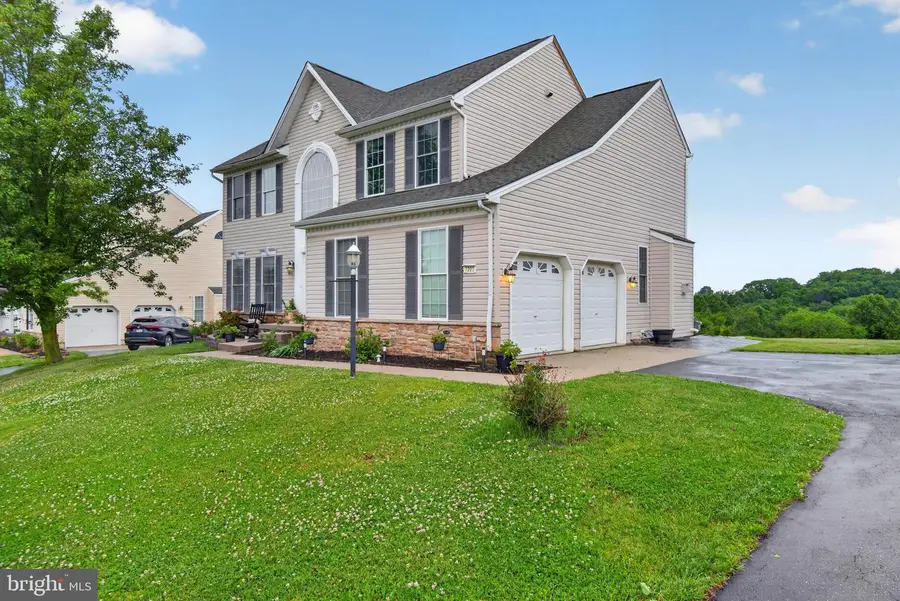 7703 Grand Lake Dr, Seven Valleys, PA 17360 - #2