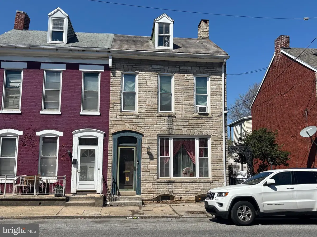 521 W Philadelphia St, York, PA 17401 - #1