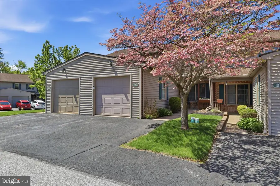 109 Oak Xing #109, Dallastown, PA 17313 - #3