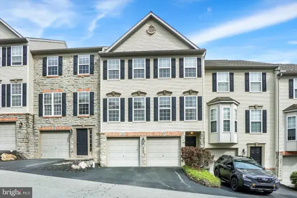 2705 Steeple Chase Dr, YORK, PA 17402