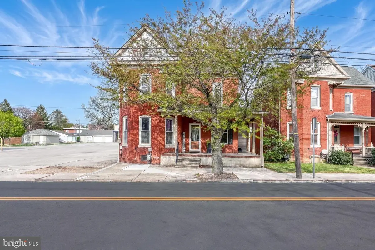 453 Carlisle St, Hanover, PA 17331 - #1