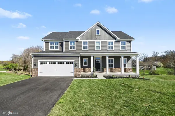 220 Kortney Dr, HANOVER, PA 17331
