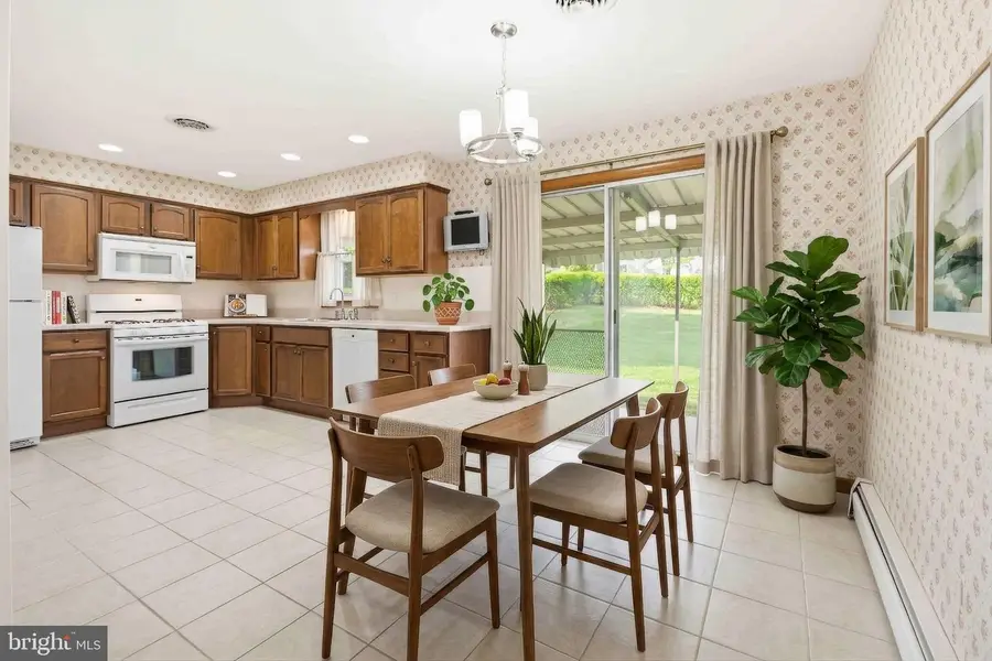 42 Woodland Dr, York, PA 17407 - #3