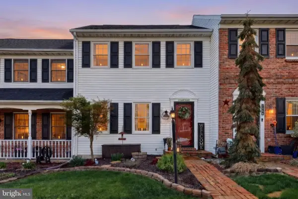 2350 Woodmont Dr, YORK, PA 17404