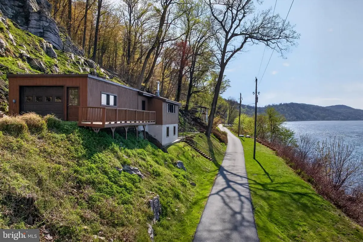 6710 River Dr, York, PA 17406 - #1