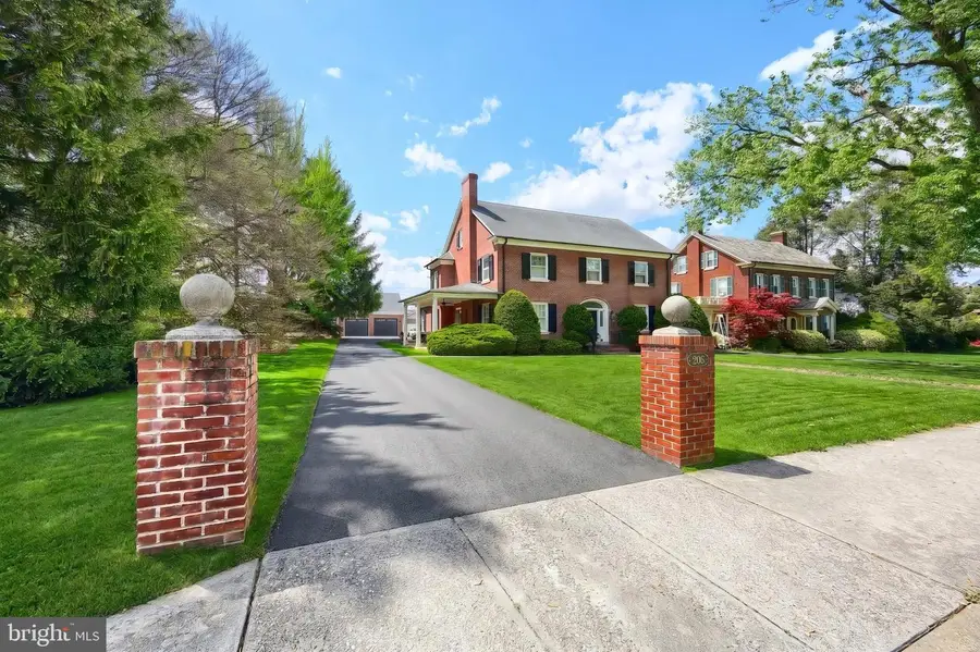 206 Eichelberger St, Hanover, PA 17331 - #3
