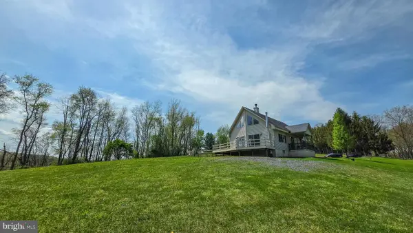 6262 Thoman Dr, SPRING GROVE, PA 17362