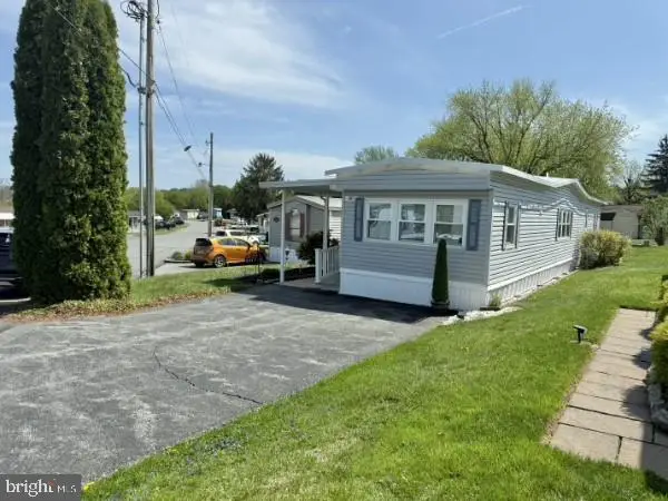 307 Blue Jay Dr, Red Lion, PA 17356 - #2