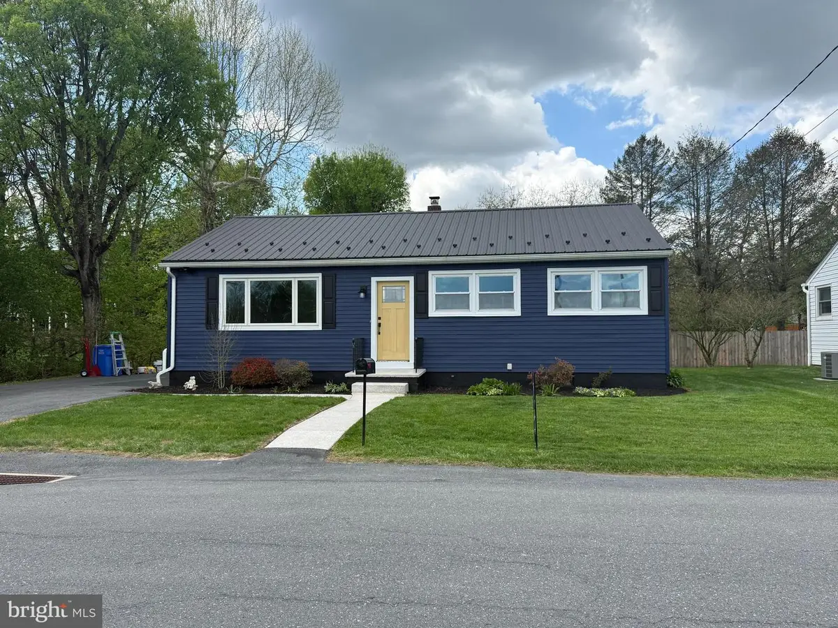 107 Fairview Rd, New Cumberland, PA 17070 - #1