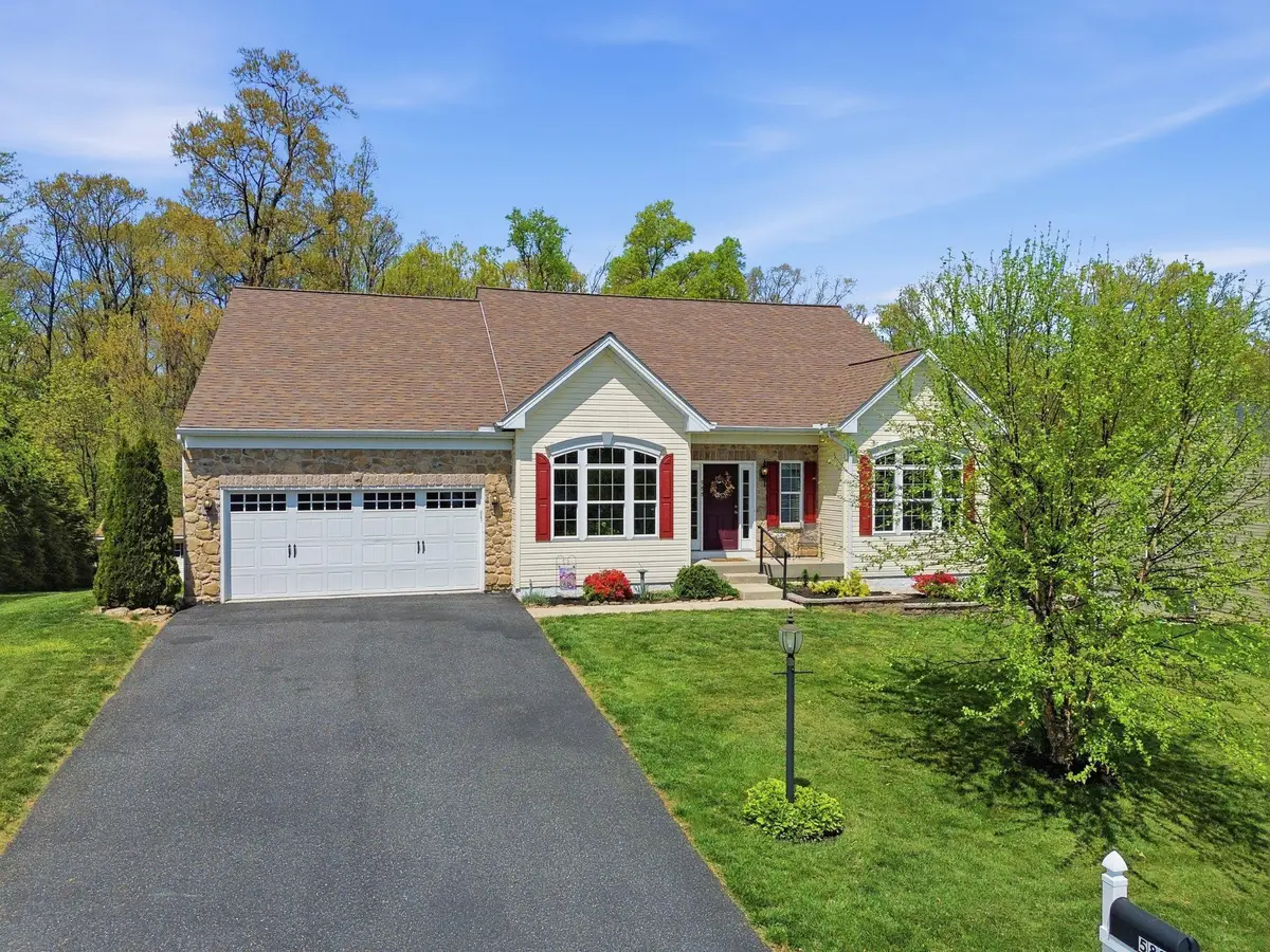 588 Misty Hill Dr, Delta, PA 17314 - #1