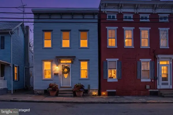 19 W Harrisburg St, DILLSBURG, PA 17019