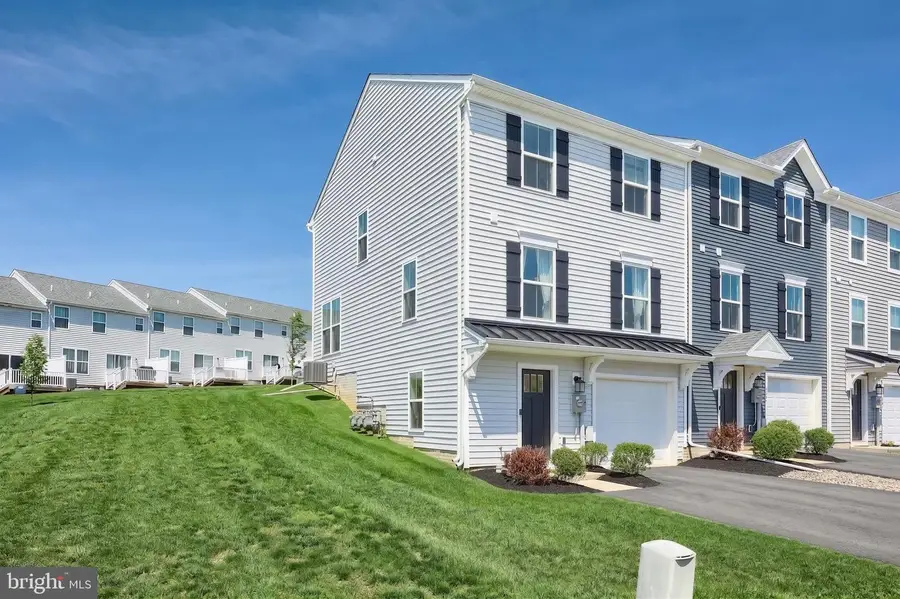 4285 Blackburn Dr, Stewartstown, PA 17363 - #2