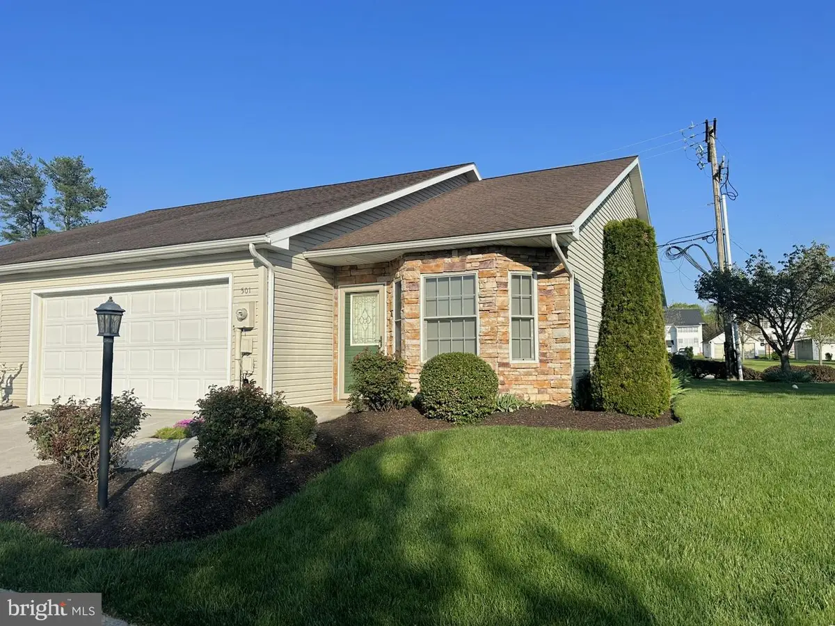 501 Parkview Ln #101, Hanover, PA 17331 - #1