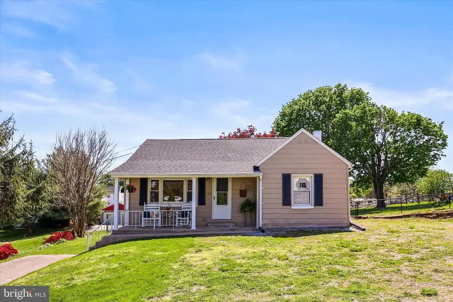 124 S Main St, Seven Valleys, PA 17360 - #3