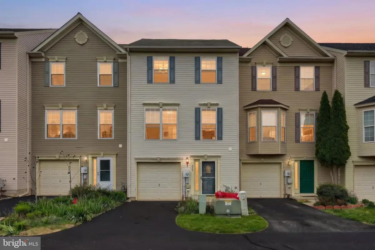 264 Country Ridge Dr, Red Lion, PA 17356 - #1