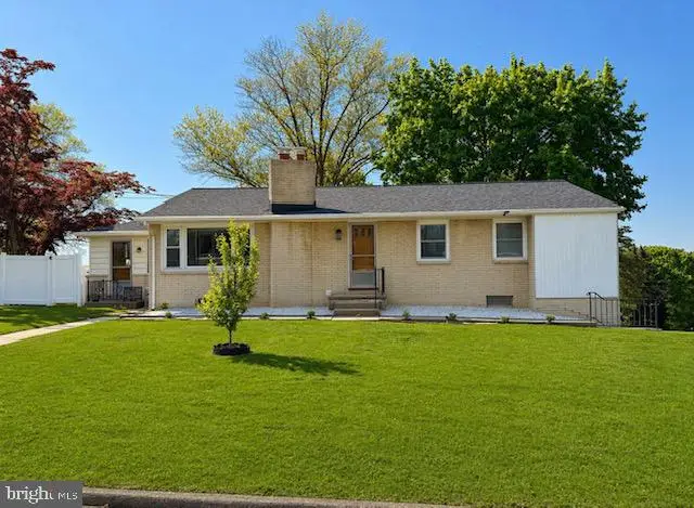 555 Woodland View Dr, York, PA 17406 - #1