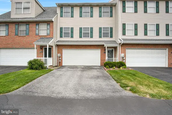 126 Country Ridge Dr, RED LION, PA 17356