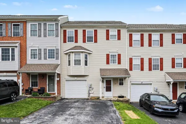 208 Country Ridge Dr, RED LION, PA 17356