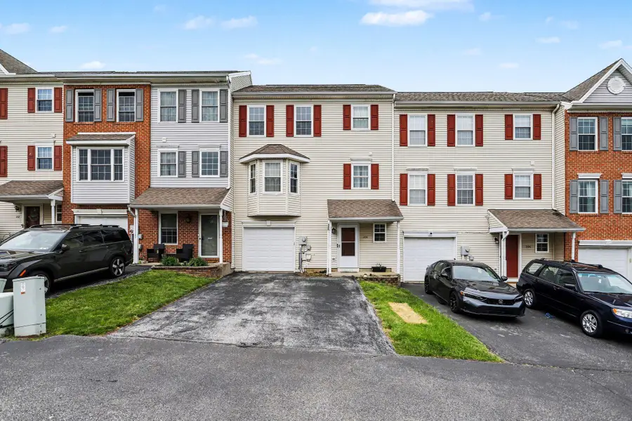 208 Country Ridge Dr, Red Lion, PA 17356 - #2