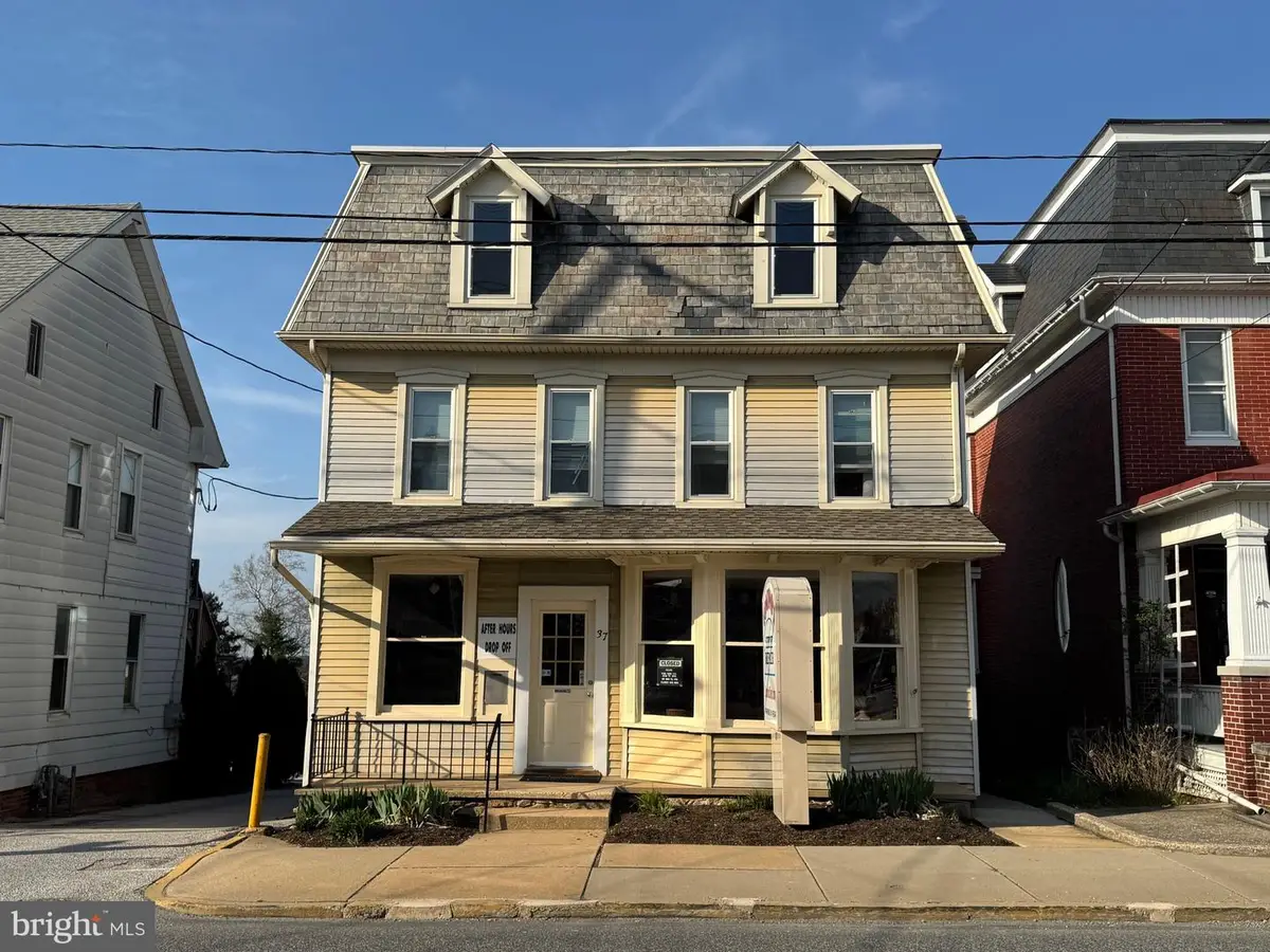 37 W Main St, Dallastown, PA 17313 - #1