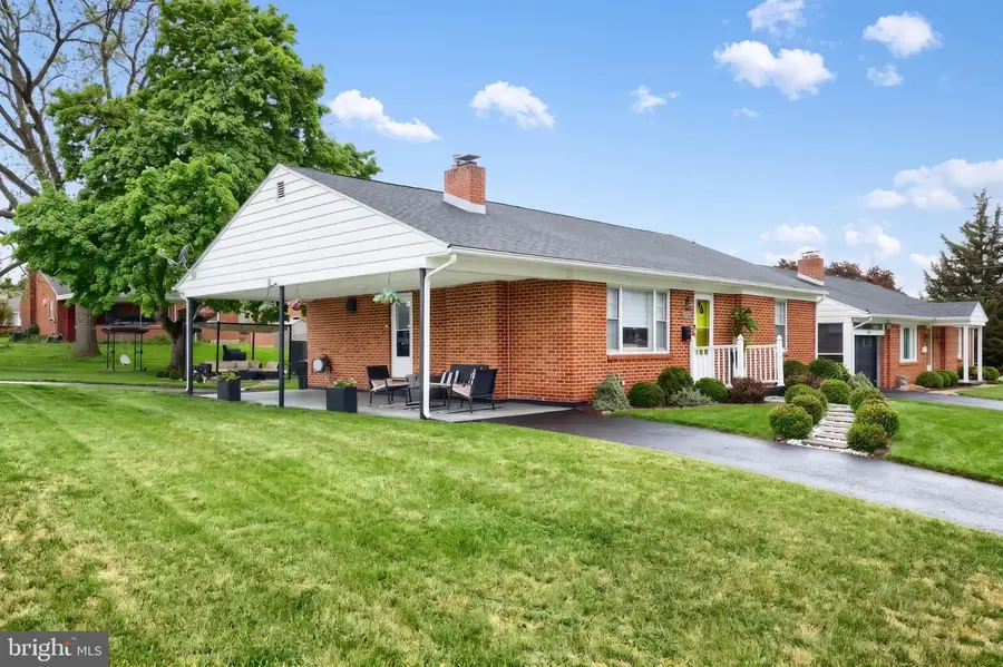 930 Edgar St, York, PA 17403 - #3