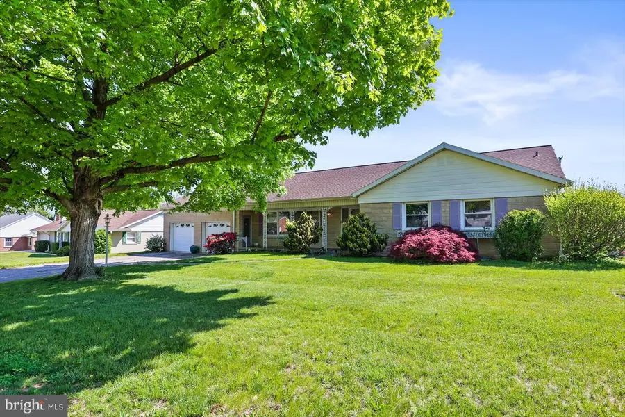1445 Chapel Dr, York, PA 17404 - #3