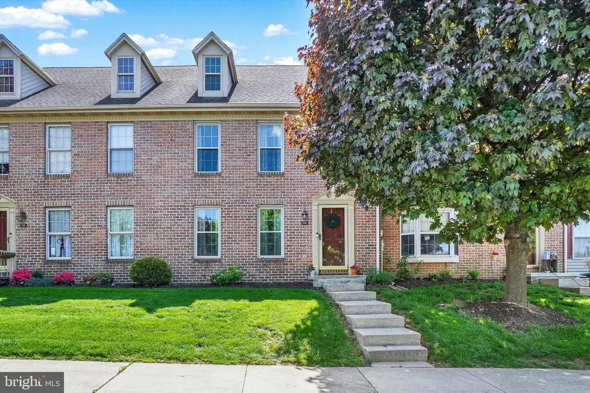 136 Crown Pointe Dr, York, PA 17402 - #1