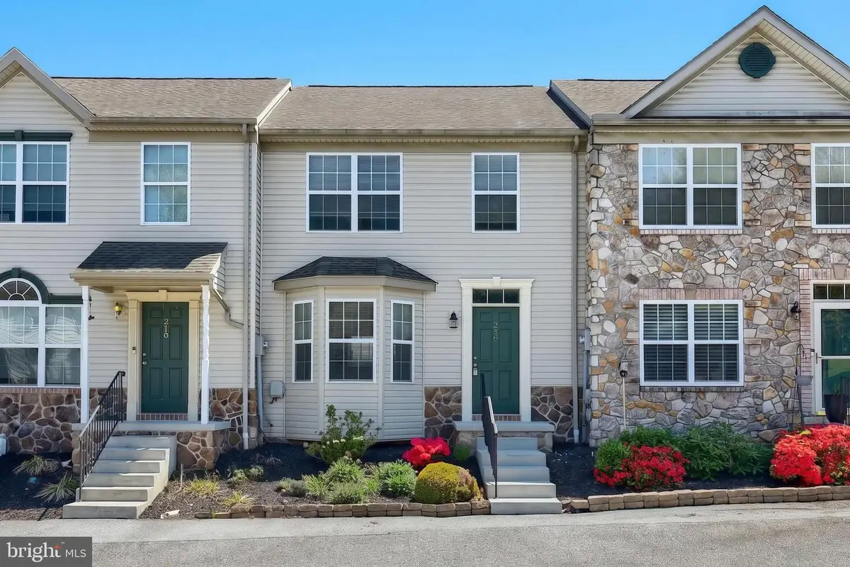 208 Royal Dr, Manchester, PA 17345 - #1