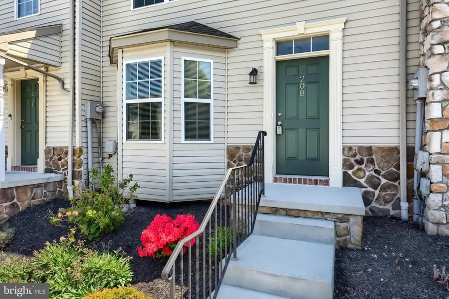 208 Royal Dr, Manchester, PA 17345 - #2