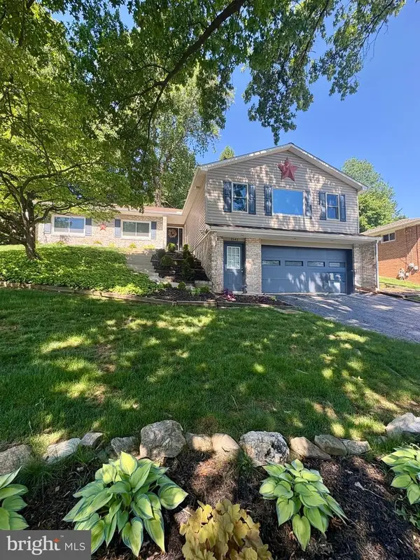 1542 Bonbar Rd, YORK, PA 17403