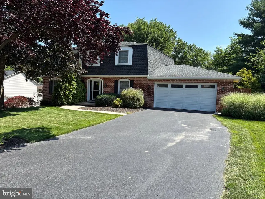 805 Cortleigh Dr, York, PA 17402 - #2