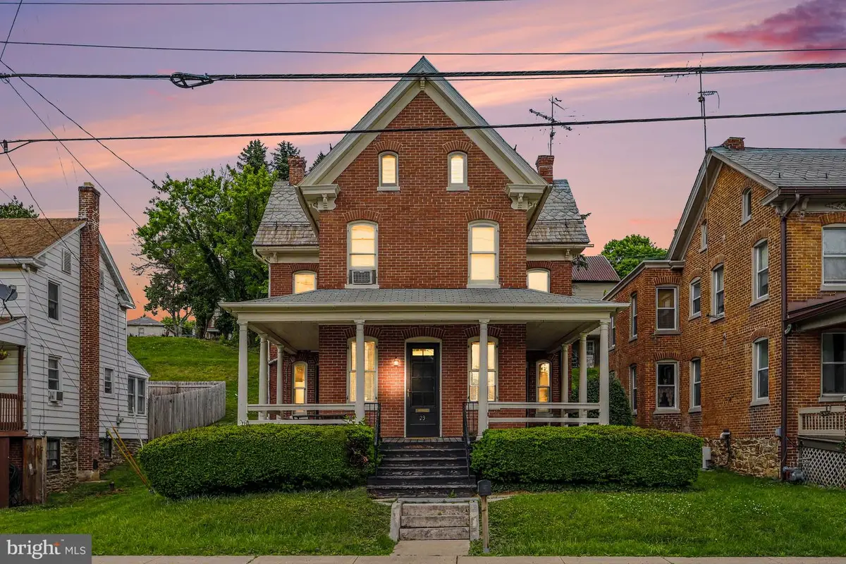23 W George St, Yoe, PA 17313 - #1