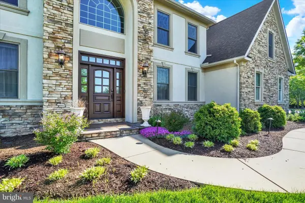 1302 Wicklow Dr, YORK, PA 17404