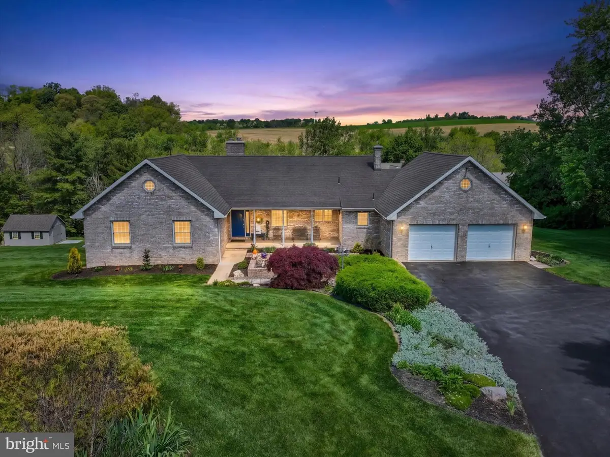 990 S Pleasant Ave, Dallastown, PA 17313 - #1