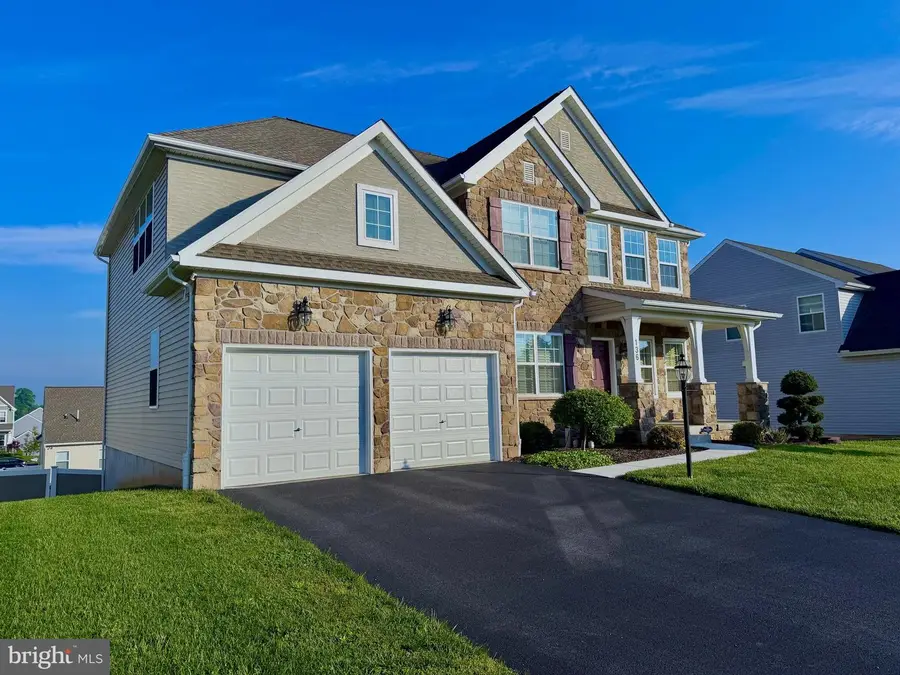 136 Village Rd, Manchester, PA 17345 - #2