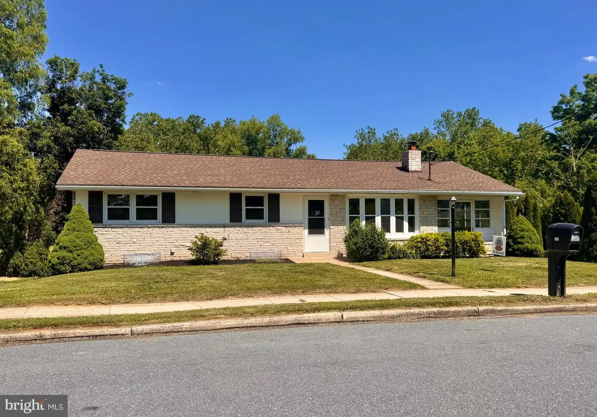 410 Arnold Ln, York, PA 17406 - #1