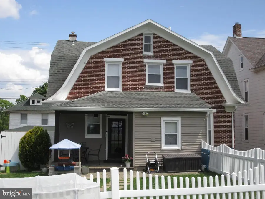 14 S Main St, Seven Valleys, PA 17360 - #3