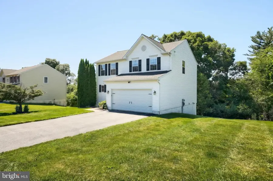 425 Lakeview Dr, Spring Grove, PA 17362 - #2