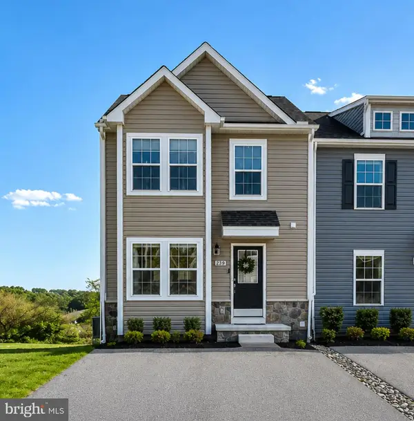 239 Homestead Dr, HANOVER, PA 17331
