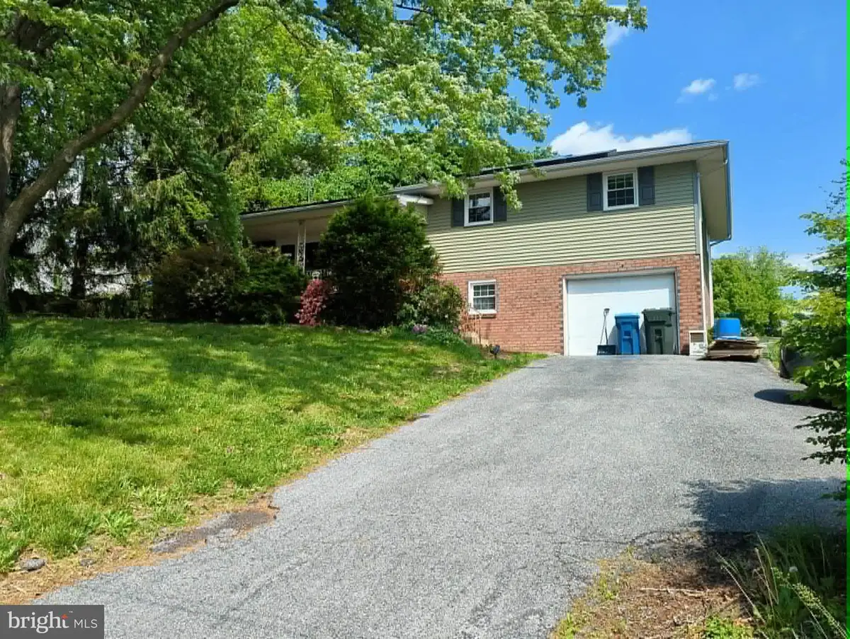 2885 Freysville Rd, Red Lion, PA 17356 - #1