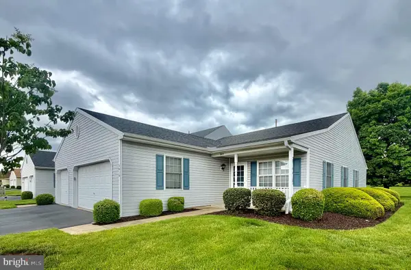 3014 Village Cir W, YORK, PA 17404