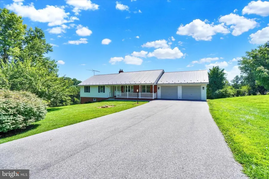3594 Apple Ct, Stewartstown, PA 17363 - #2