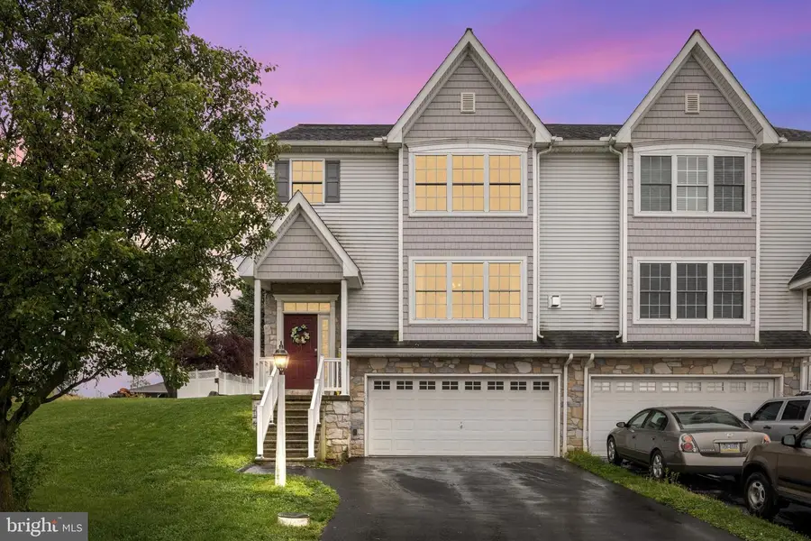 560 Nantucket Dr, Red Lion, PA 17356 - #2