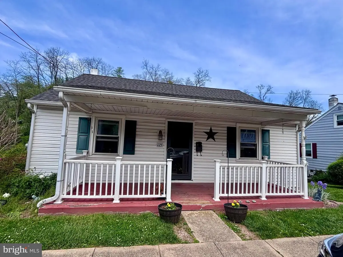 125 Manchester St, Glen Rock, PA 17327 - #1