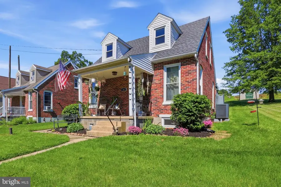 50 S Main St, Seven Valleys, PA 17360 - #2