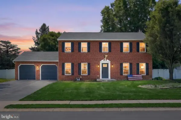 405 White Rose Ln, YORK, PA 17402