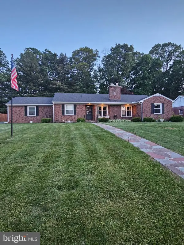 14 Charles Ave, STEWARTSTOWN, PA 17363
