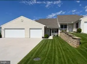 1332 Pleasant View Dr #75, SPRING GROVE, PA 17362